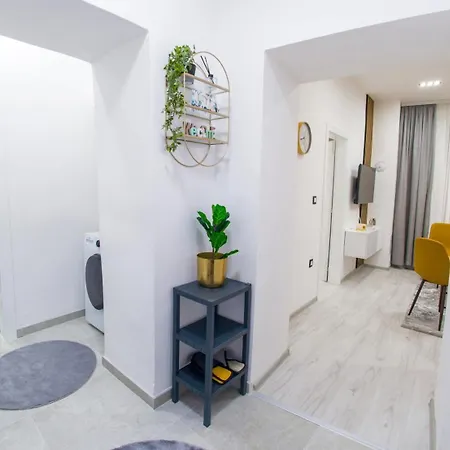 Threen Apartment *