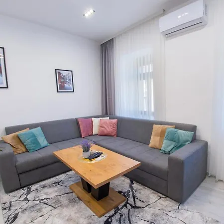 Apartment Threen