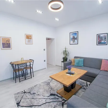 Threen Apartment *